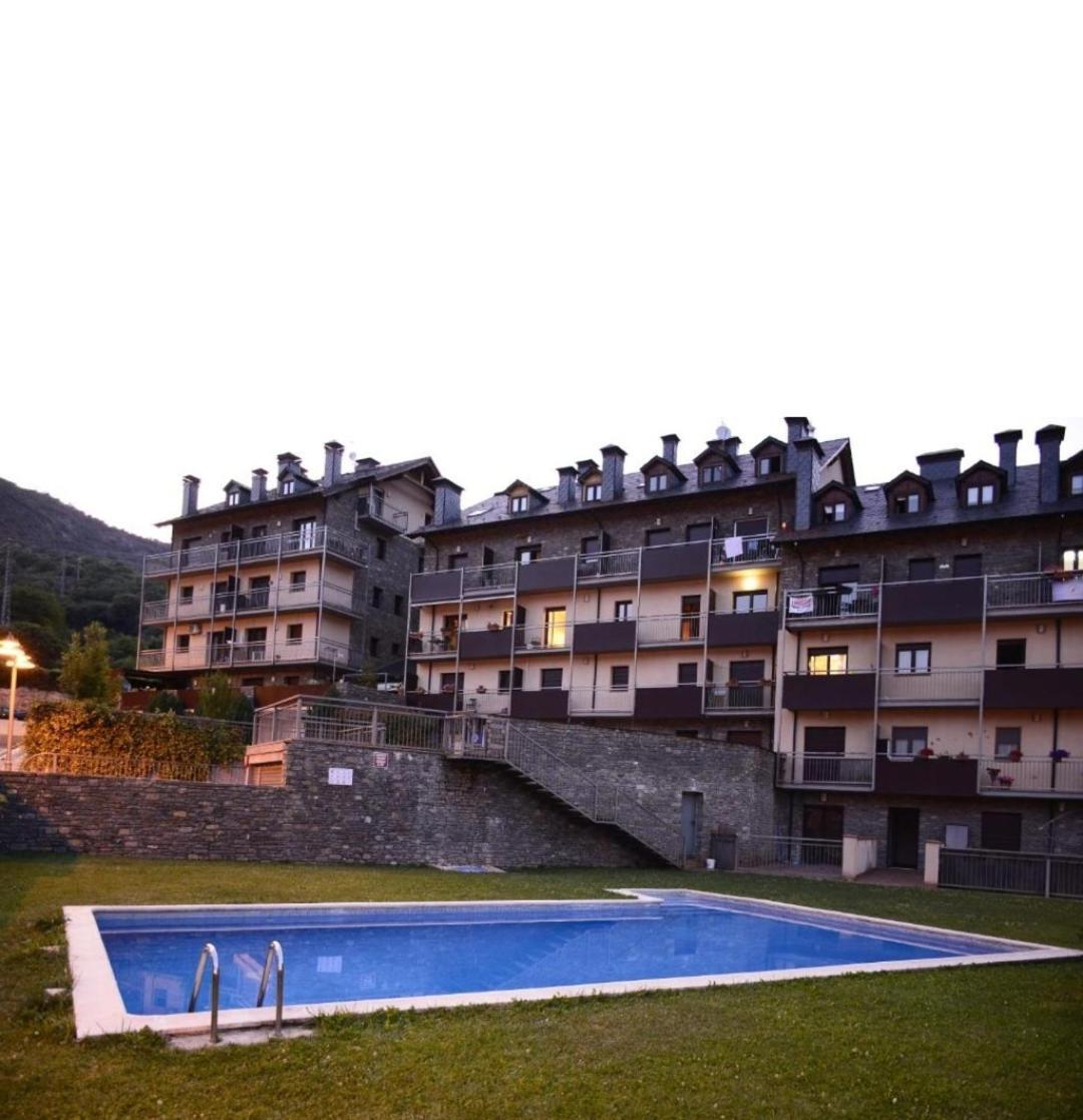 Apartaments Sort Pirineus Ngoại thất bức ảnh